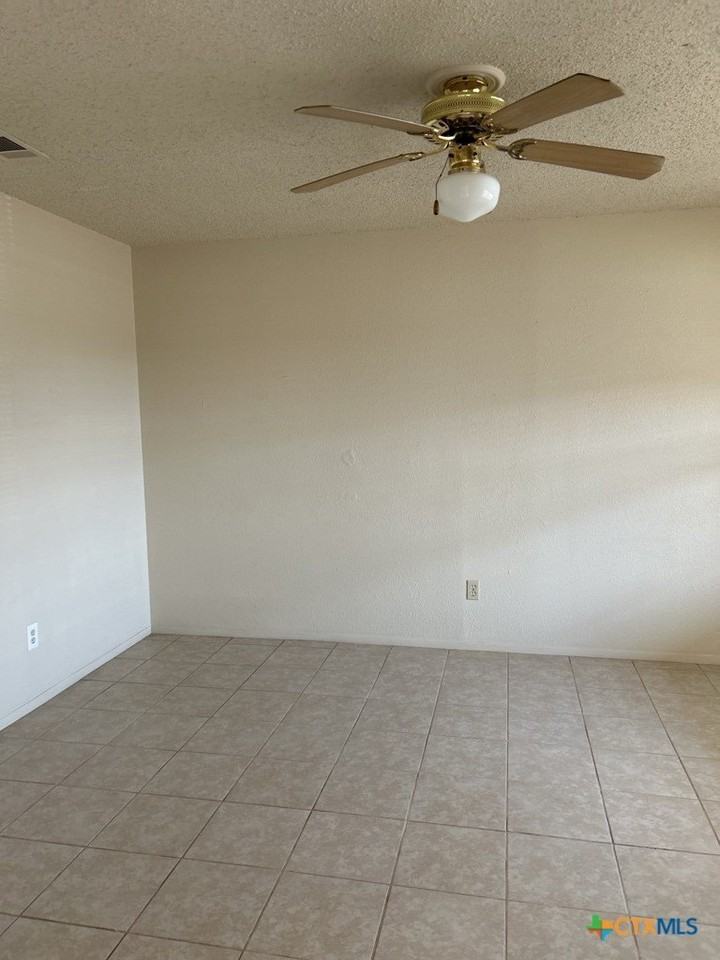 903 N Main St Apt A #A - Photo 5 of 8