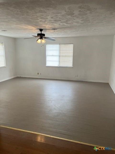 208 E Voelter Ave - Photo 2 of 9