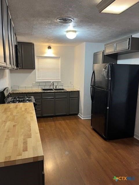 208 E Voelter Ave - Photo 3 of 9