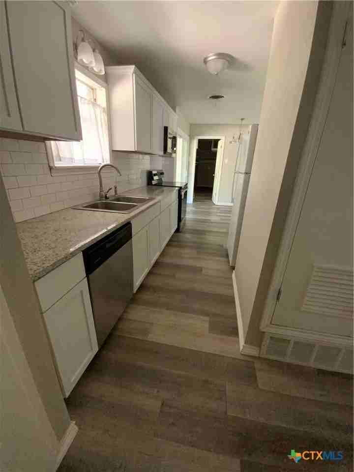 2016 S 11th St - Photo 5 of 10