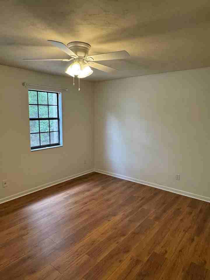 3748 Donovan Dr Apt B #B - Photo 7 of 8