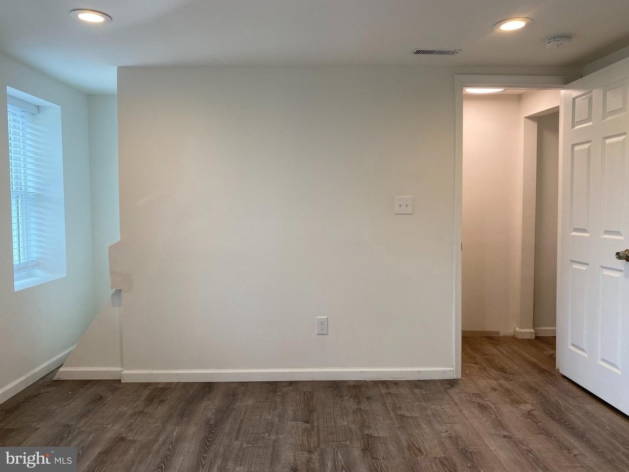 920 Young St - Photo 7 of 16