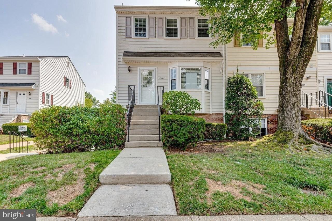 1663 Hart Ct - Photo 2 of 29