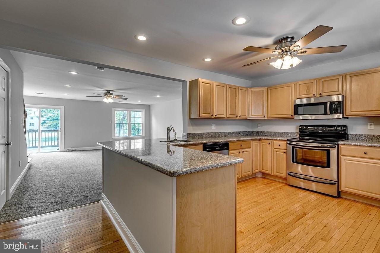 1663 Hart Ct - Photo 4 of 29