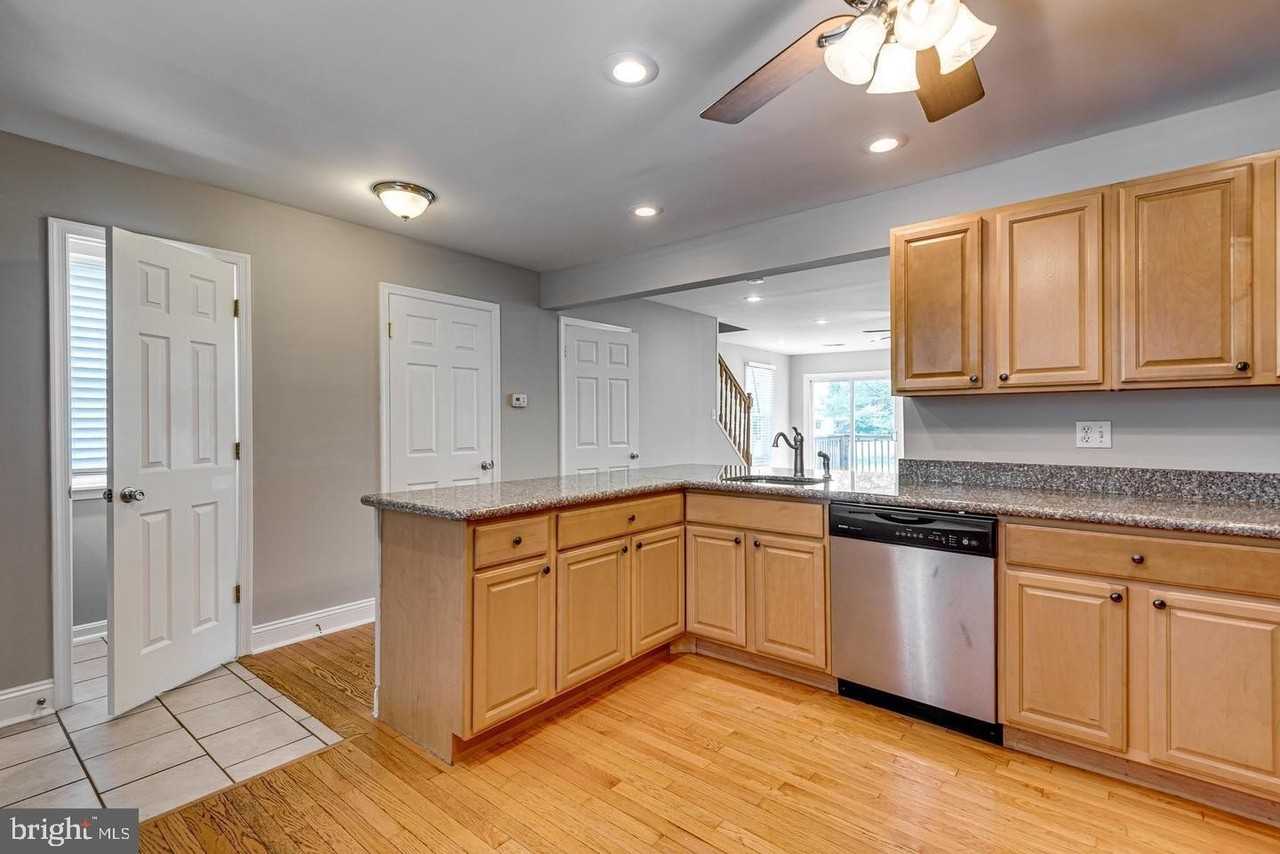 1663 Hart Ct - Photo 5 of 29