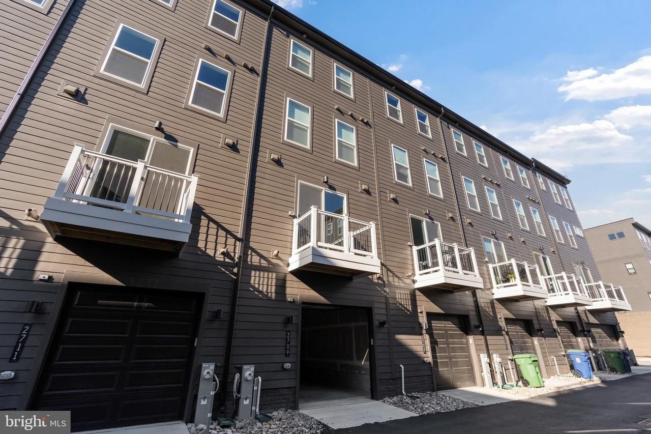 2709 Light St - Photo 2 of 50