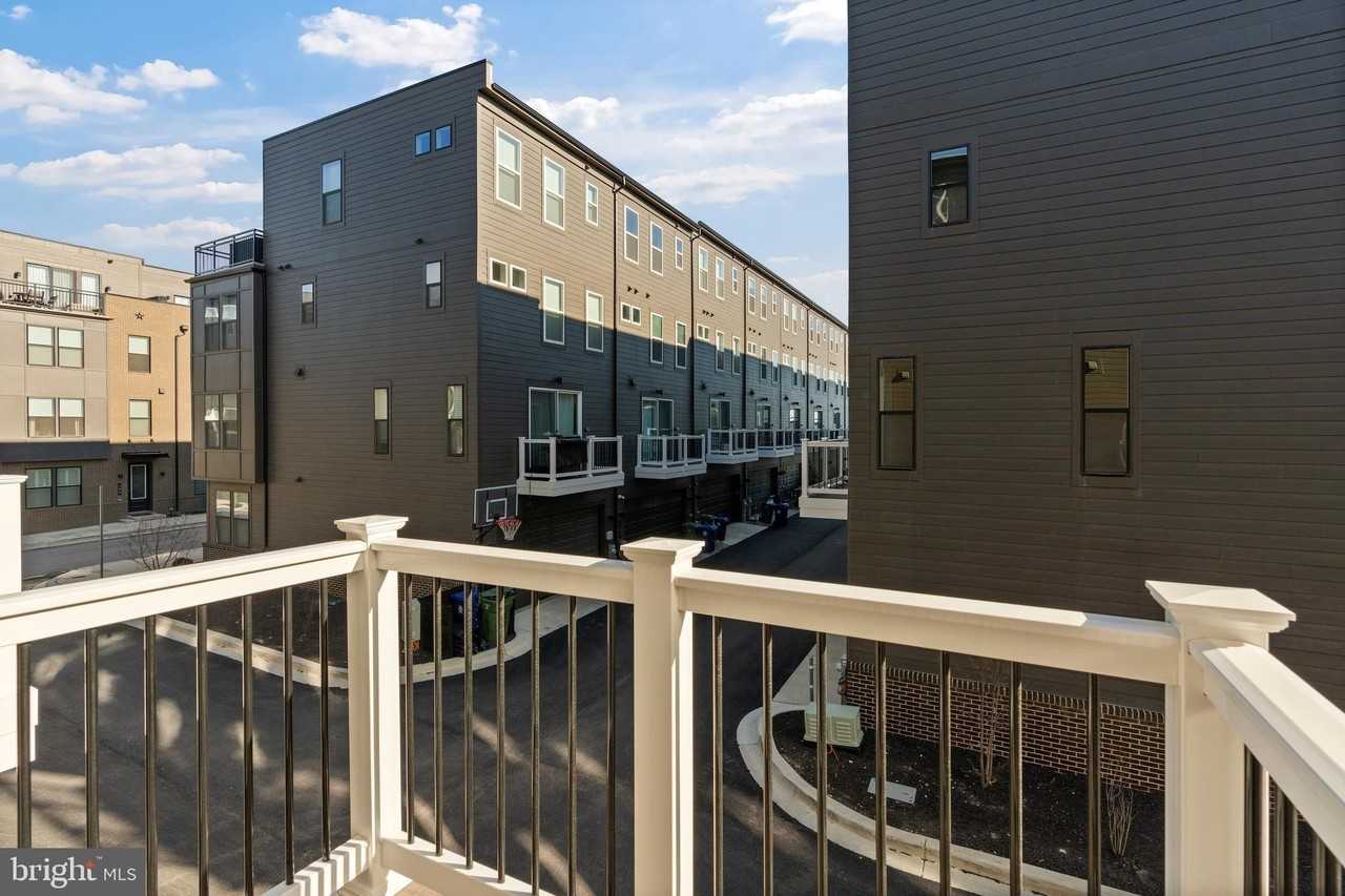 2709 Light St - Photo 3 of 50