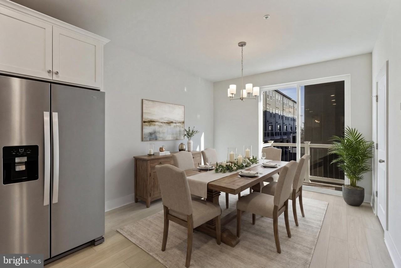 2709 Light St - Photo 5 of 50