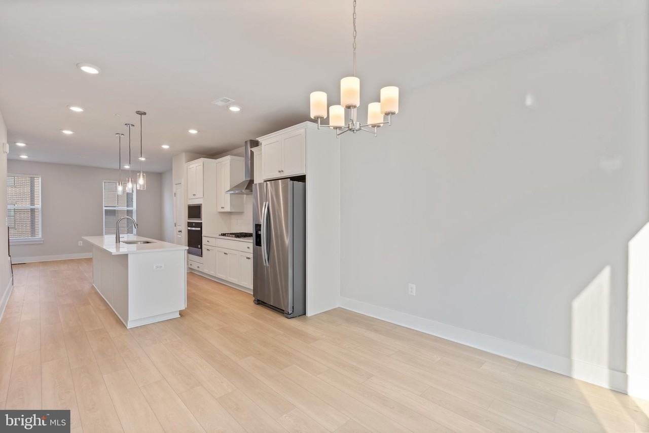 2709 Light St - Photo 7 of 50