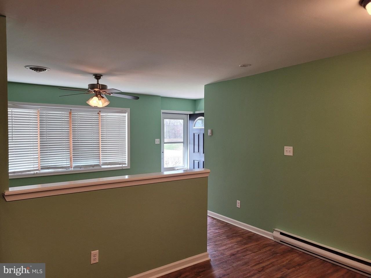 28 Lincoln Ave - Photo 5 of 9