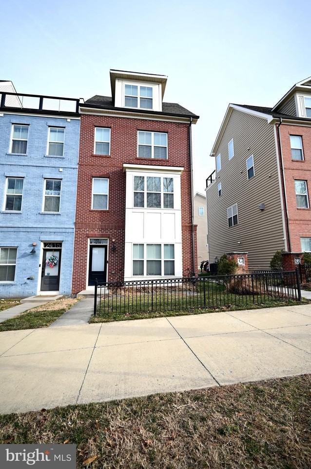 2413 Glenallan Ave - Photo 2 of 50