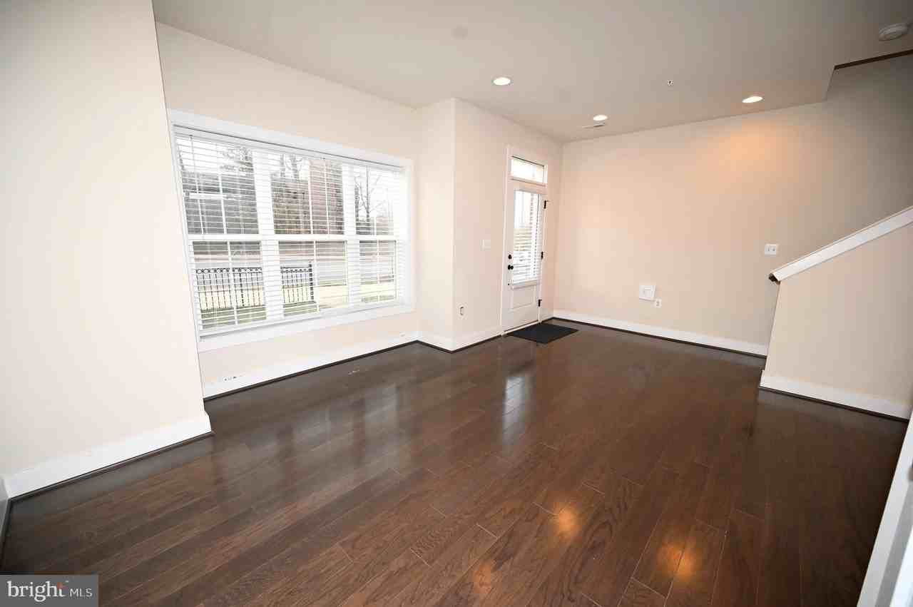 2413 Glenallan Ave - Photo 7 of 50