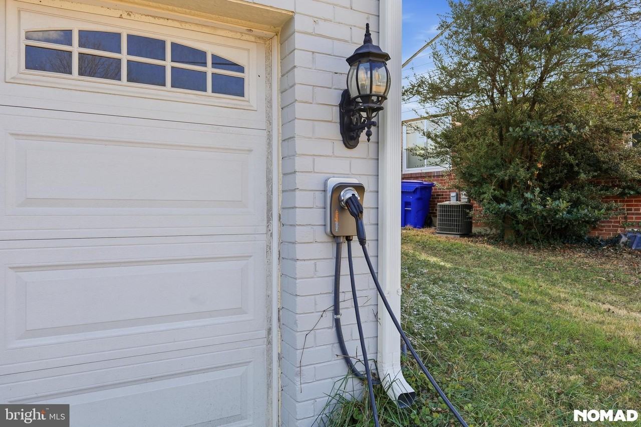 303 Mansfield Rd - Photo 3 of 28