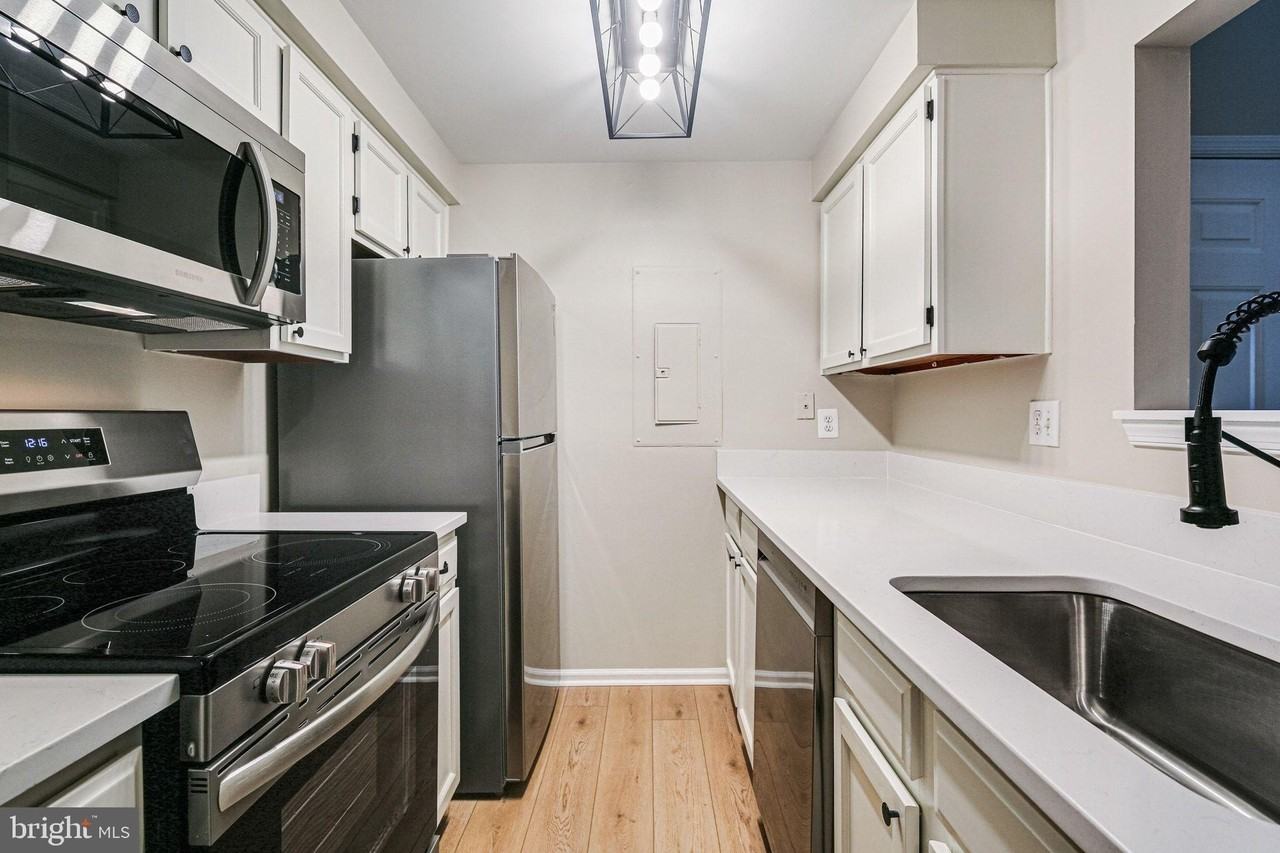 13027 Shadyside Ln Unit 12-207 #12-207 - Photo 5 of 34