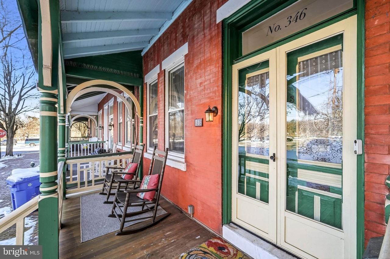 346 E Union St - Photo 4 of 44