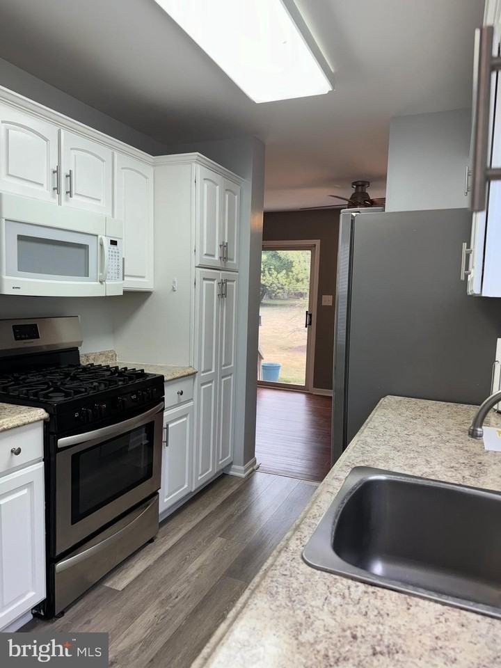 2 Village Ct - Photo 3 of 15