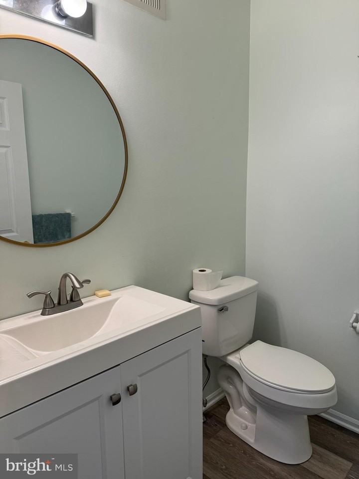 2 Village Ct - Photo 5 of 15