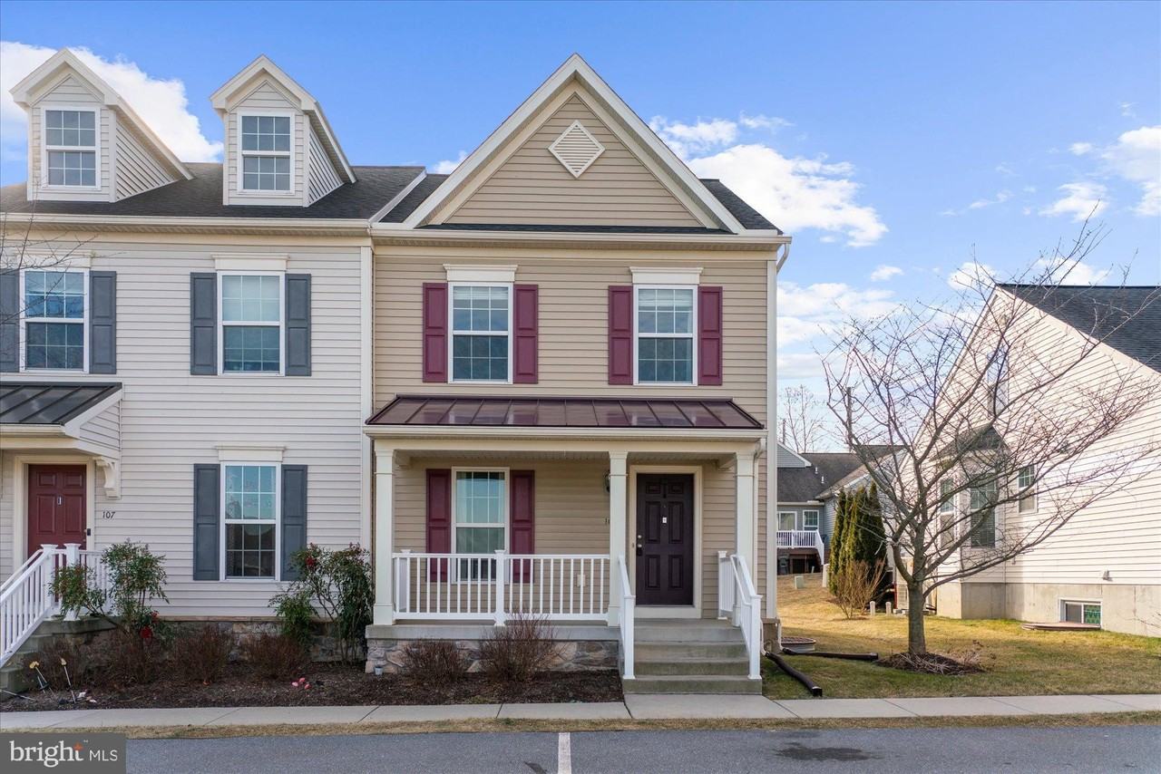 105 N Yeingst Dr - Photo 2 of 36