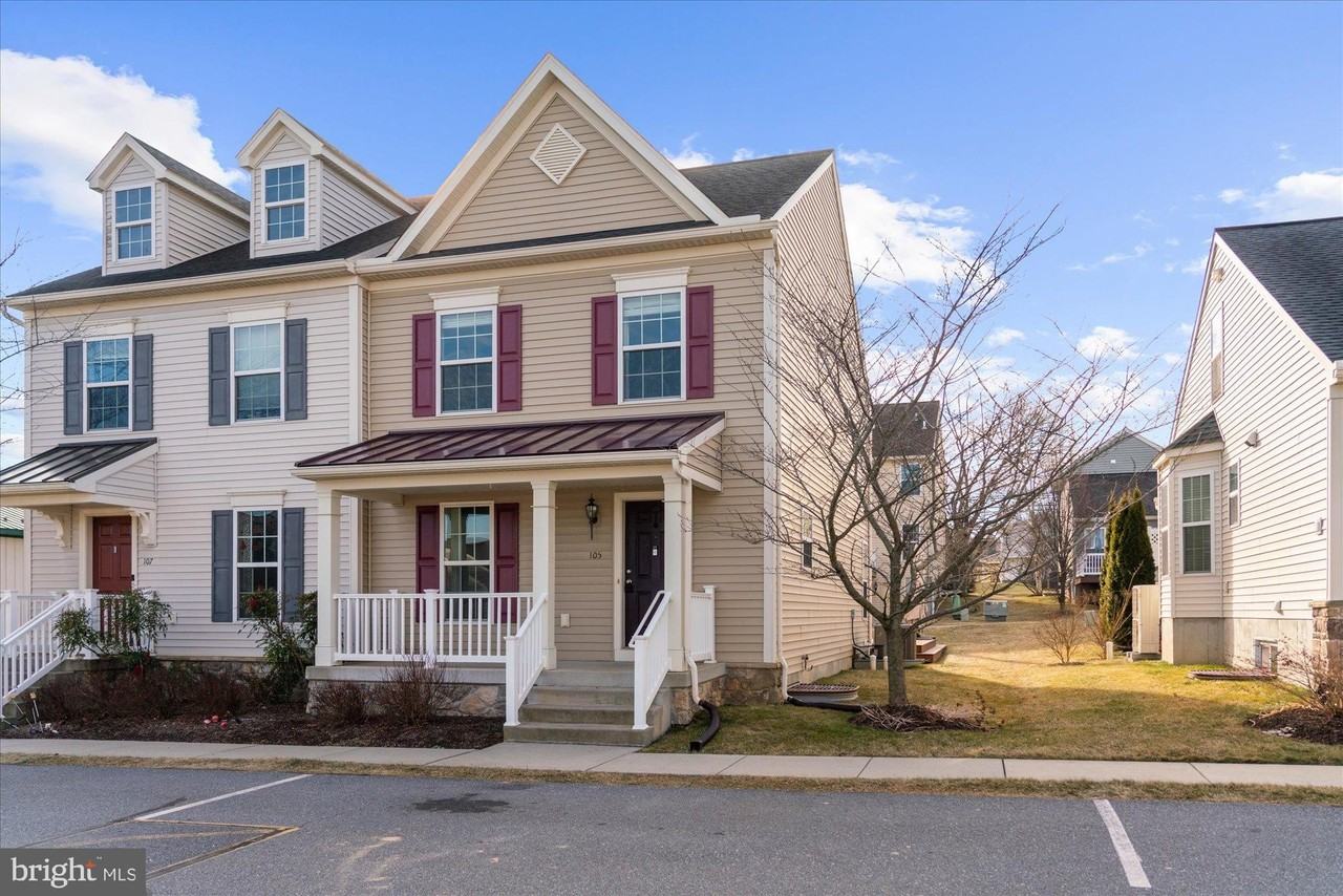 105 N Yeingst Dr - Photo 3 of 36