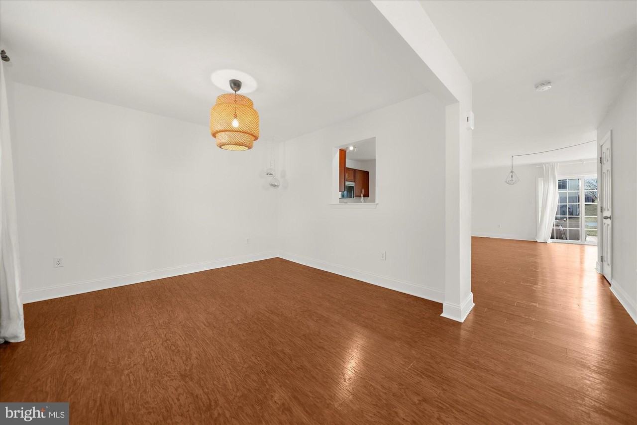 105 N Yeingst Dr - Photo 4 of 36