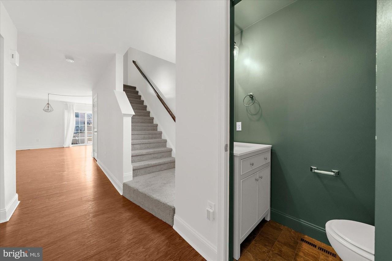 105 N Yeingst Dr - Photo 7 of 36