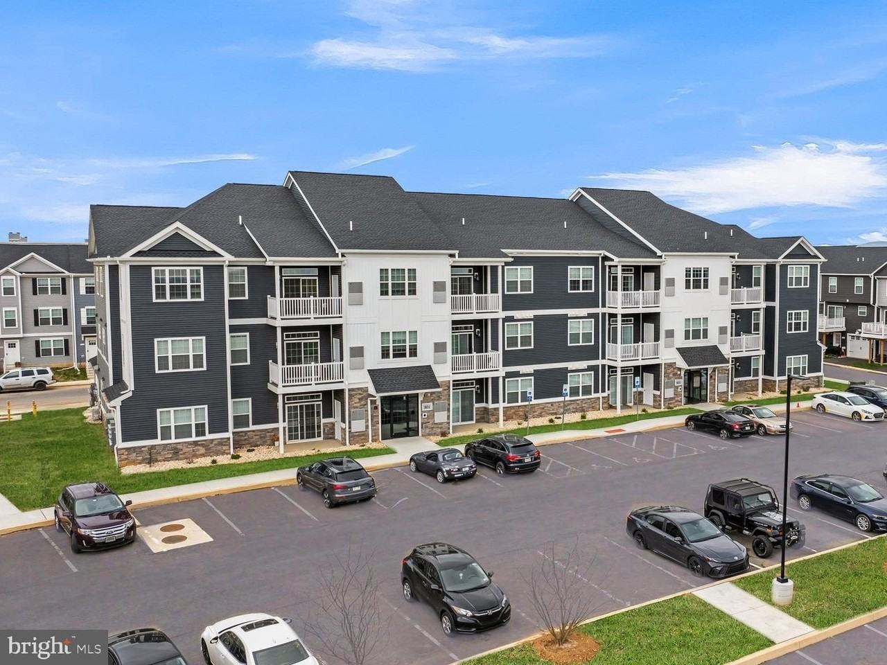 3000 Larkwood Cir Unit 303 #303 - Photo 7 of 40