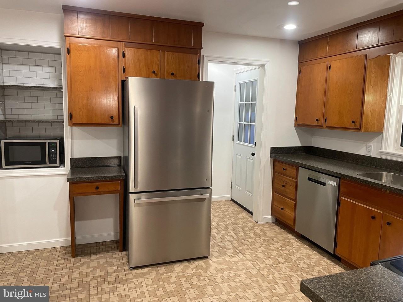 44 CHESTNUT Street - Photo 2 of 7