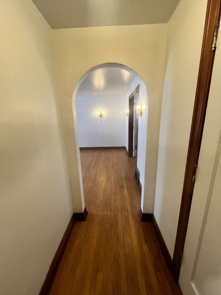 Windsor Court Apartments - Photo 2 of 46