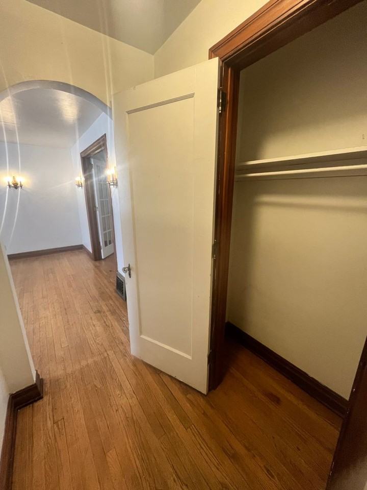 Windsor Court Apartments - Photo 3 of 46