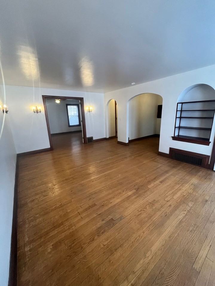 Windsor Court Apartments - Photo 5 of 46