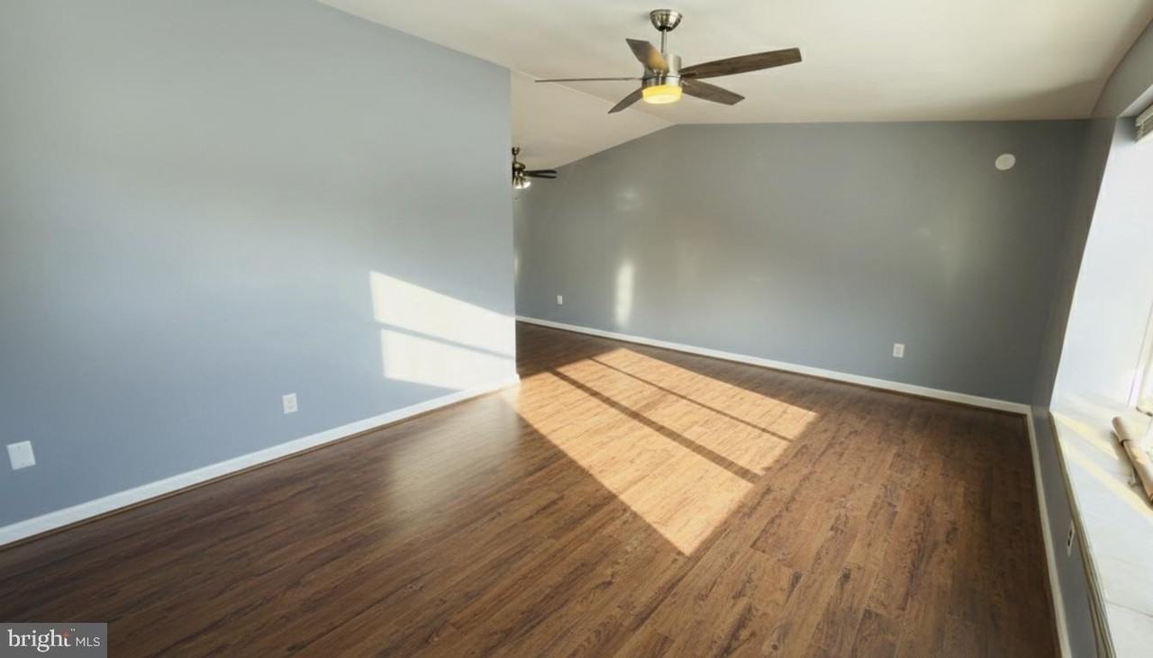 8836 Brous Ave - Photo 5 of 29