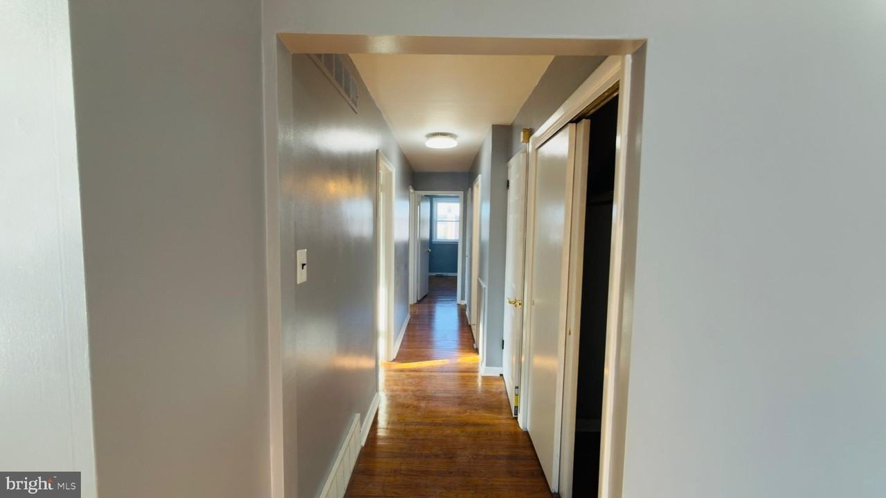 8836 Brous Ave - Photo 7 of 29