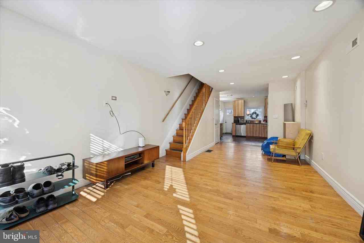 341 Dickinson St - Photo 4 of 27