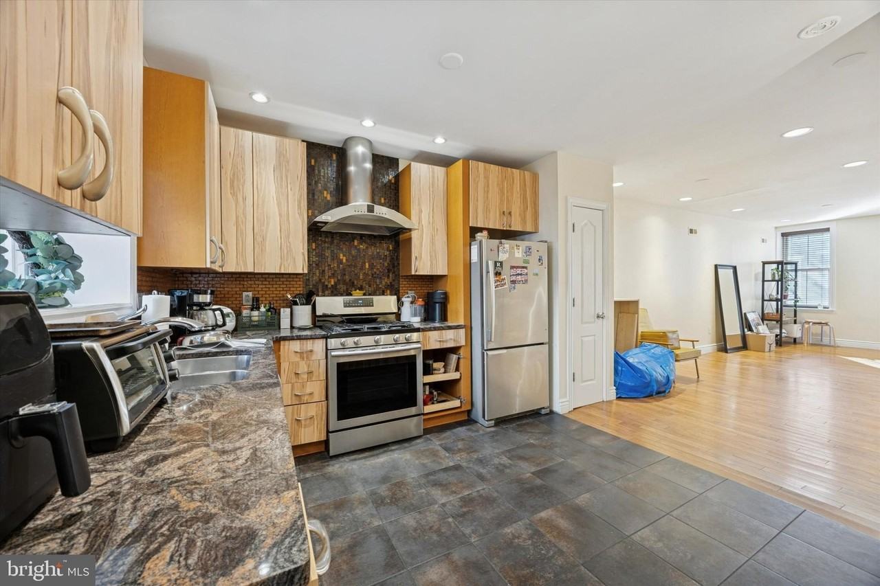 341 Dickinson St - Photo 7 of 27