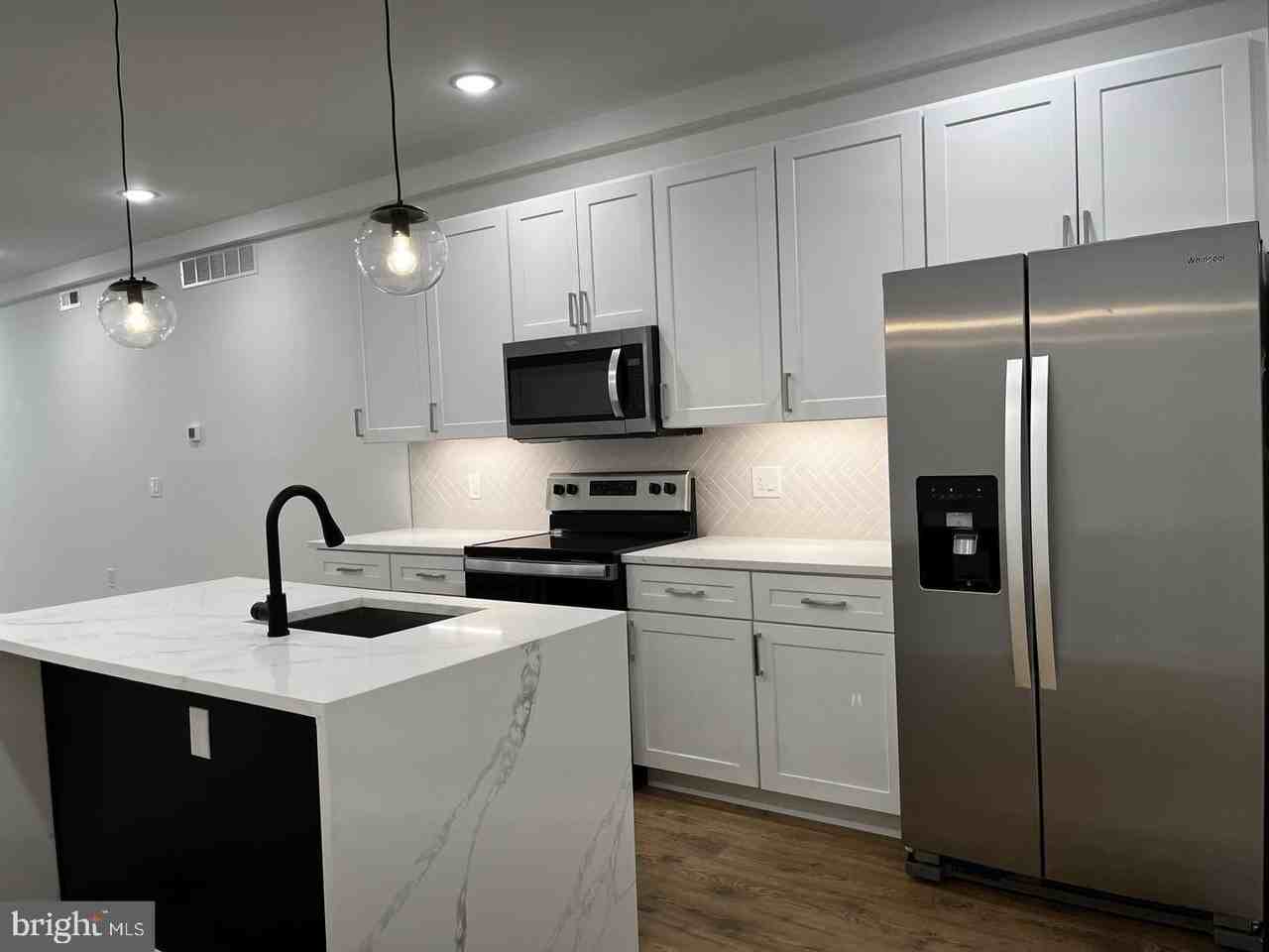 2117 N 8th St - Photo 3 of 17