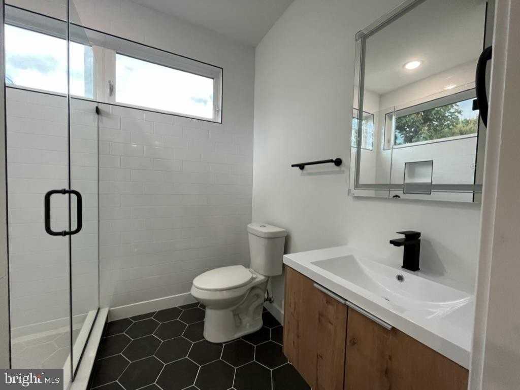 2117 N 8th St - Photo 4 of 17