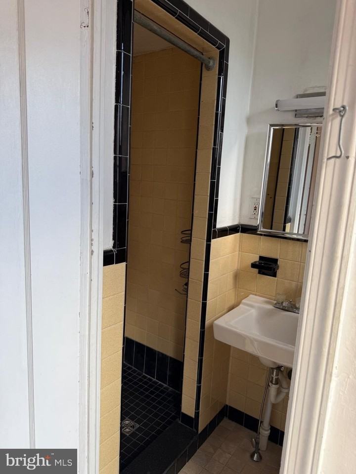 1720 Spruce St Apt 5 #5 - Photo 3 of 24