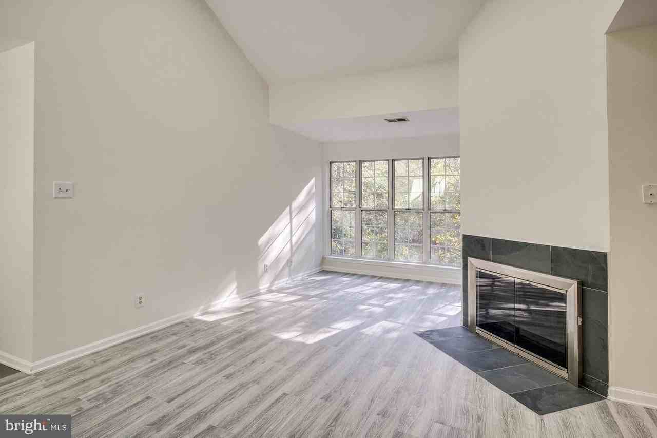 3803 Green Ridge Ct Apt 302 #302 - Photo 3 of 18