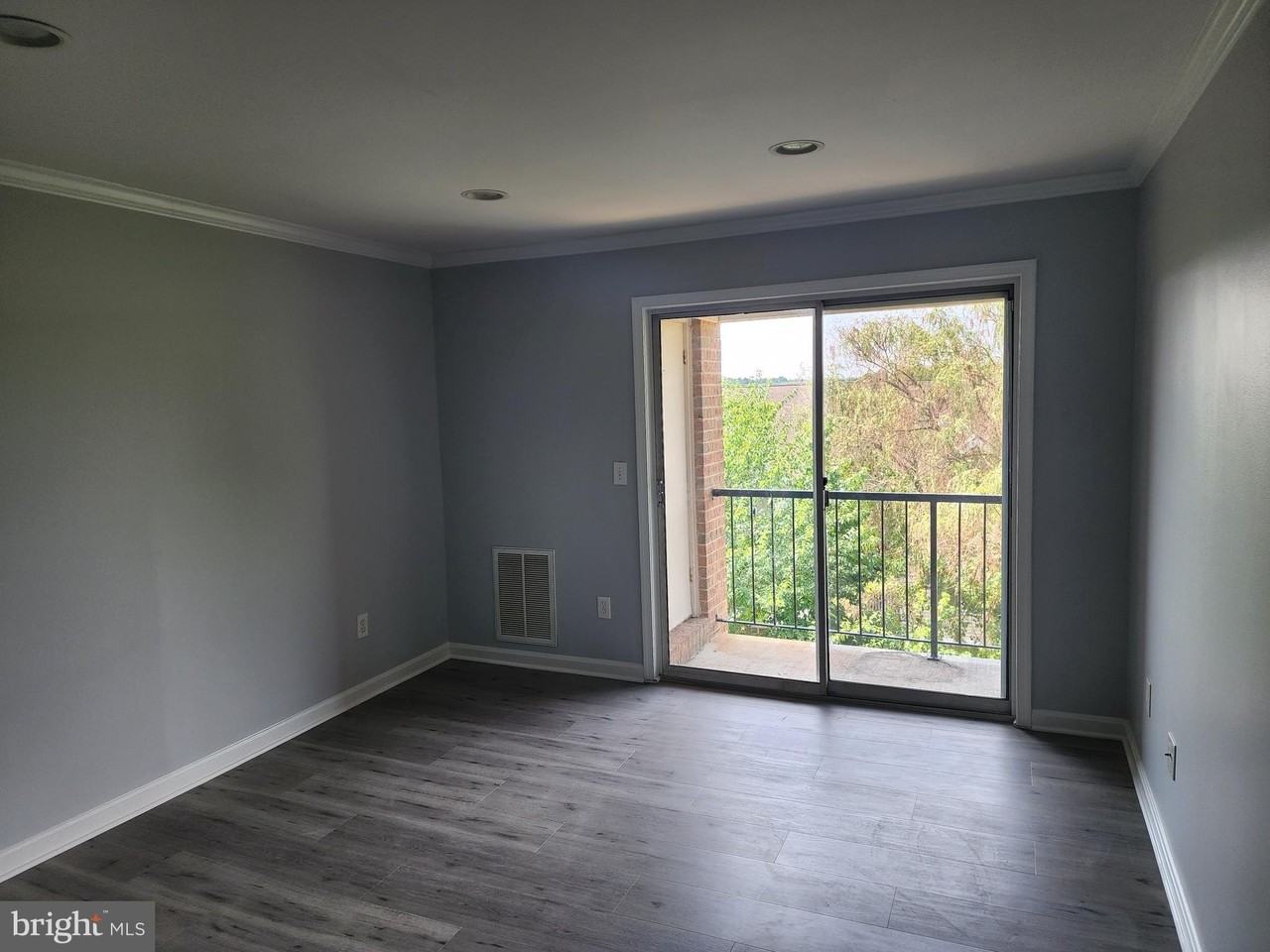 14805 Rydell Rd Apt 303 #303 - Photo 4 of 8