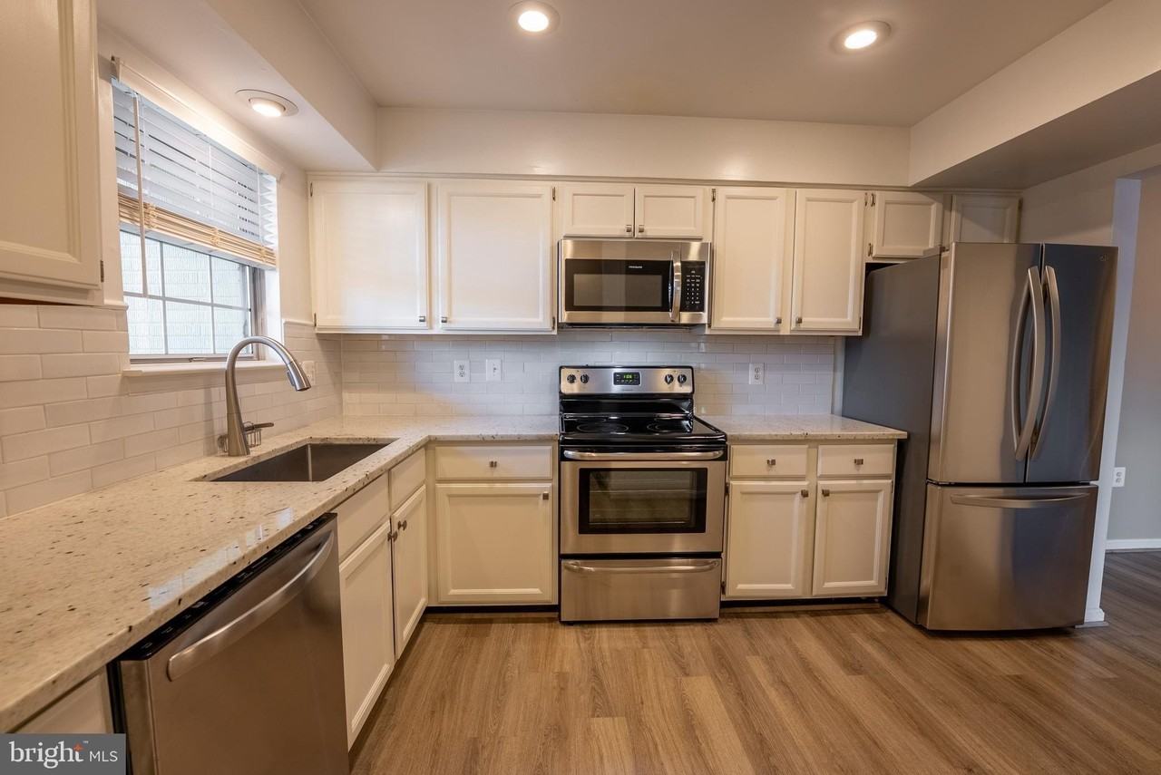 9924 Grapewood Ct - Photo 2 of 25