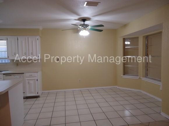5832 N 28th Ave - Photo 3 of 10