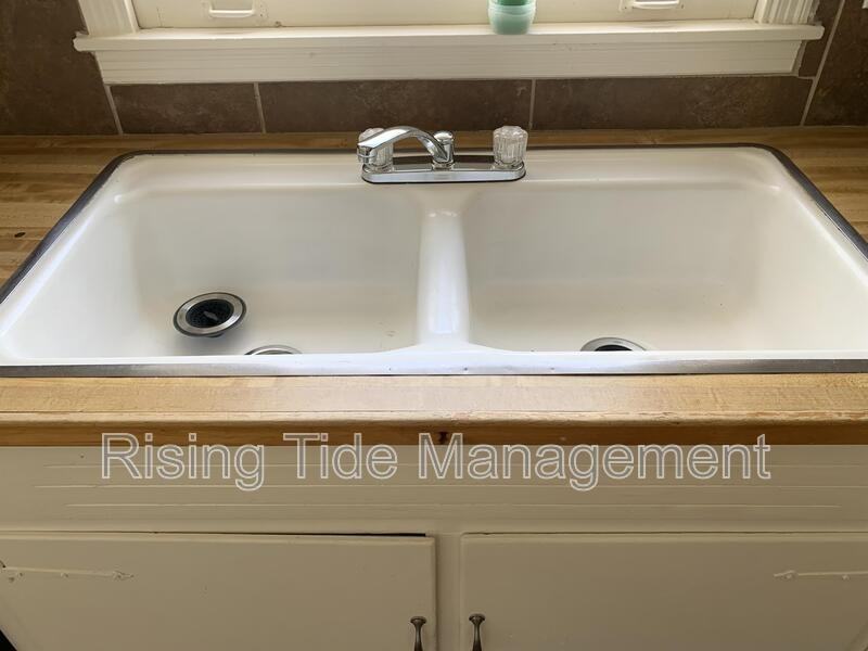 928 Five Mile Rd - Photo 3 of 24