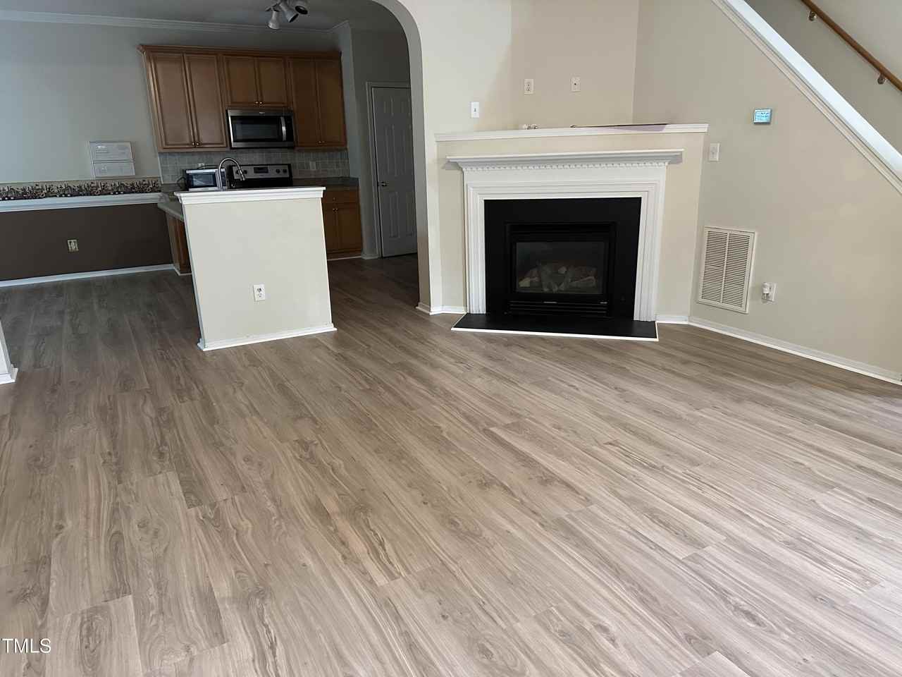 501 Founders Walk Dr - Photo 5 of 24