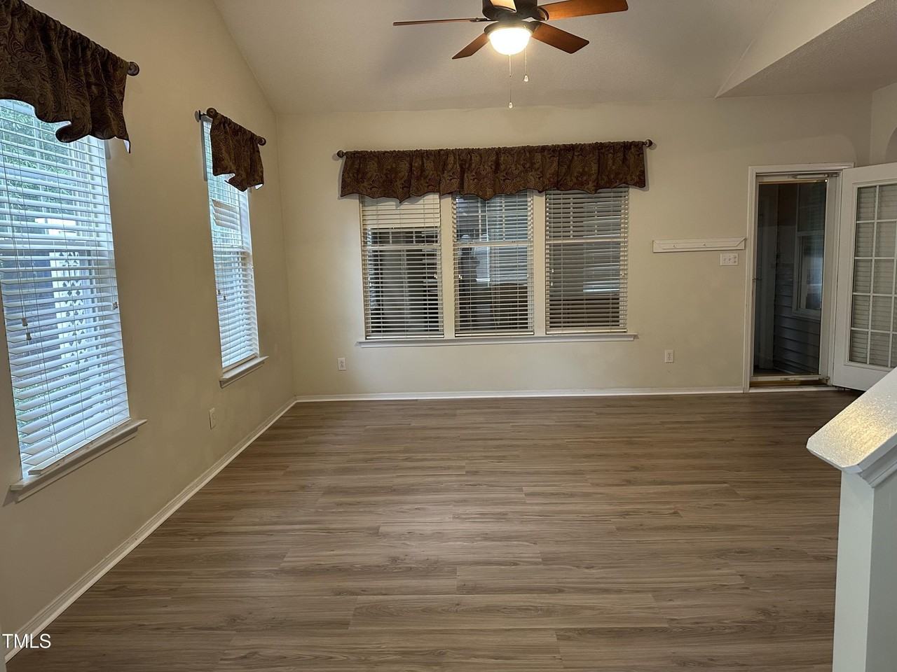 501 Founders Walk Dr - Photo 6 of 24