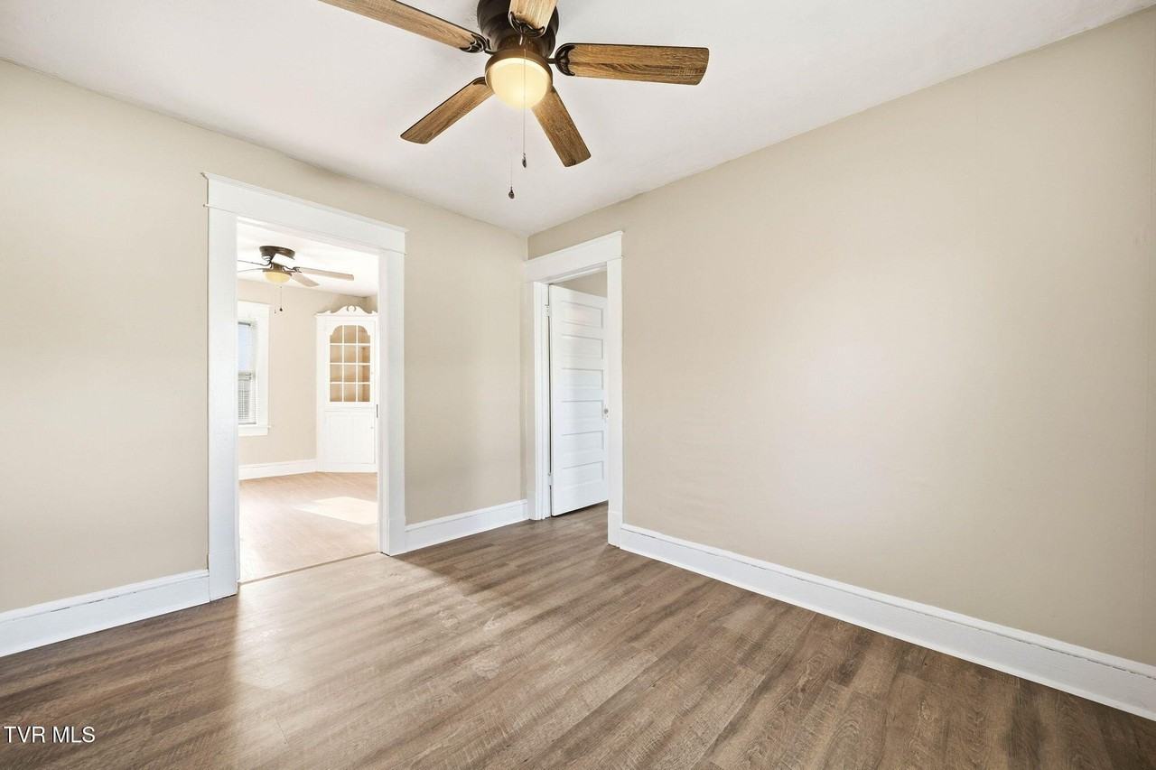 1217 Kentucky Ave - Photo 3 of 22