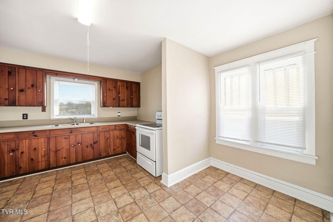 1217 Kentucky Ave - Photo 6 of 22