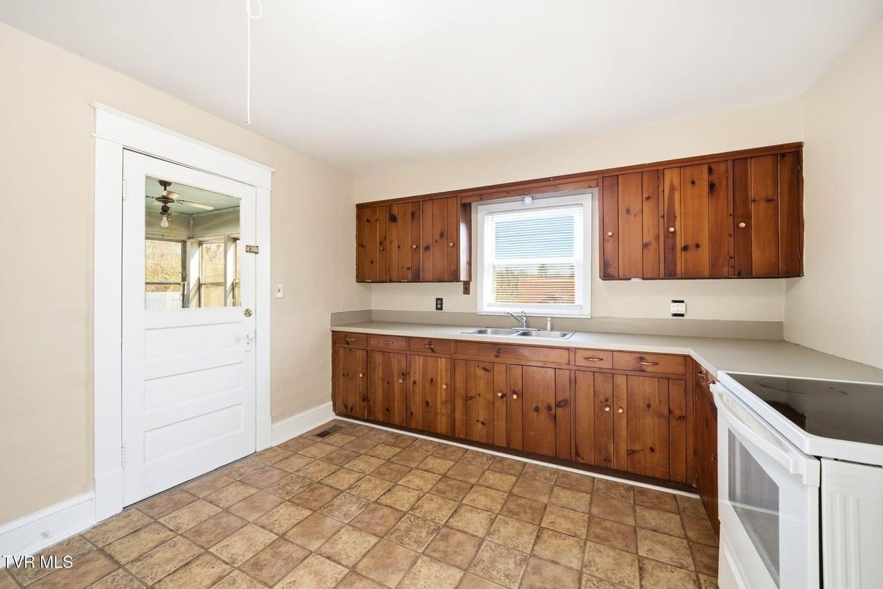 1217 Kentucky Ave - Photo 7 of 22