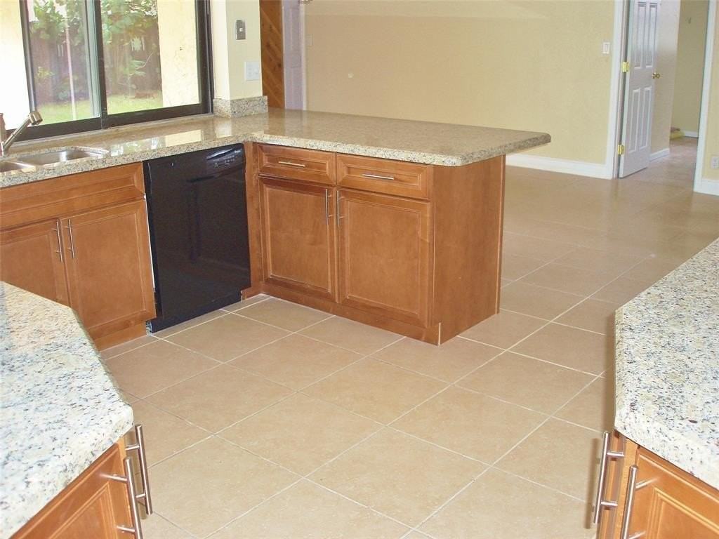 10402 Nw 6th St - Photo 2 of 9