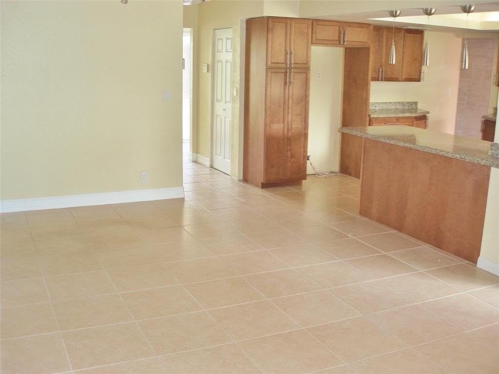 10402 Nw 6th St - Photo 6 of 9