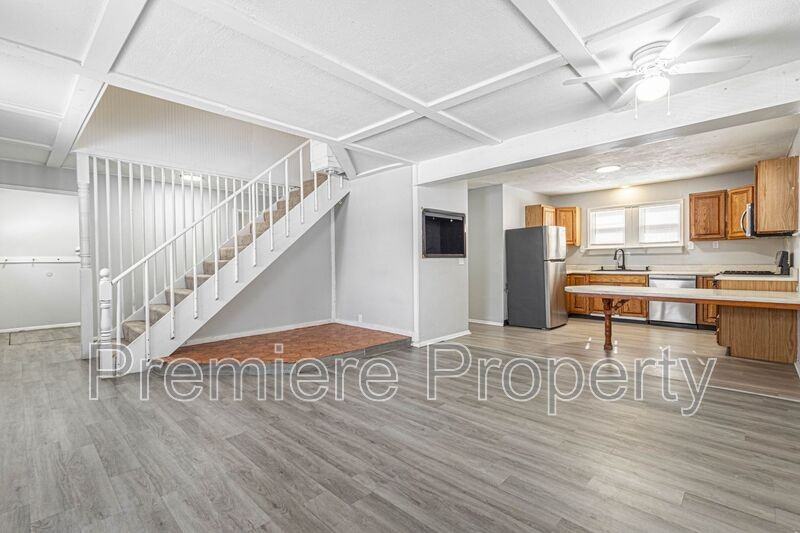 11825 E Roberts St - Photo 2 of 13